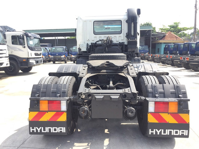 Đầu kéo Hyundai HD1000
